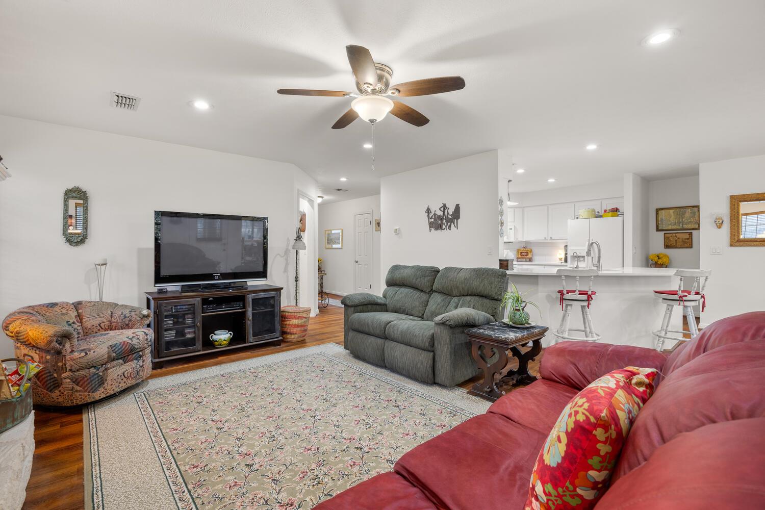 15 Palmer Ln, Wimberley, TX 78676