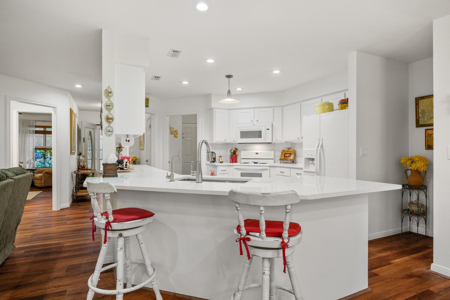 15 Palmer Ln, Wimberley, TX 78676