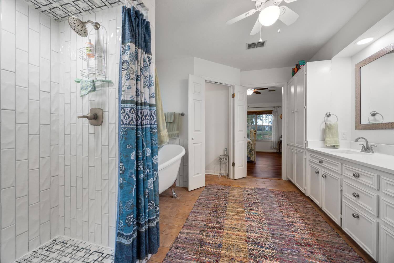 15 Palmer Ln, Wimberley, TX 78676