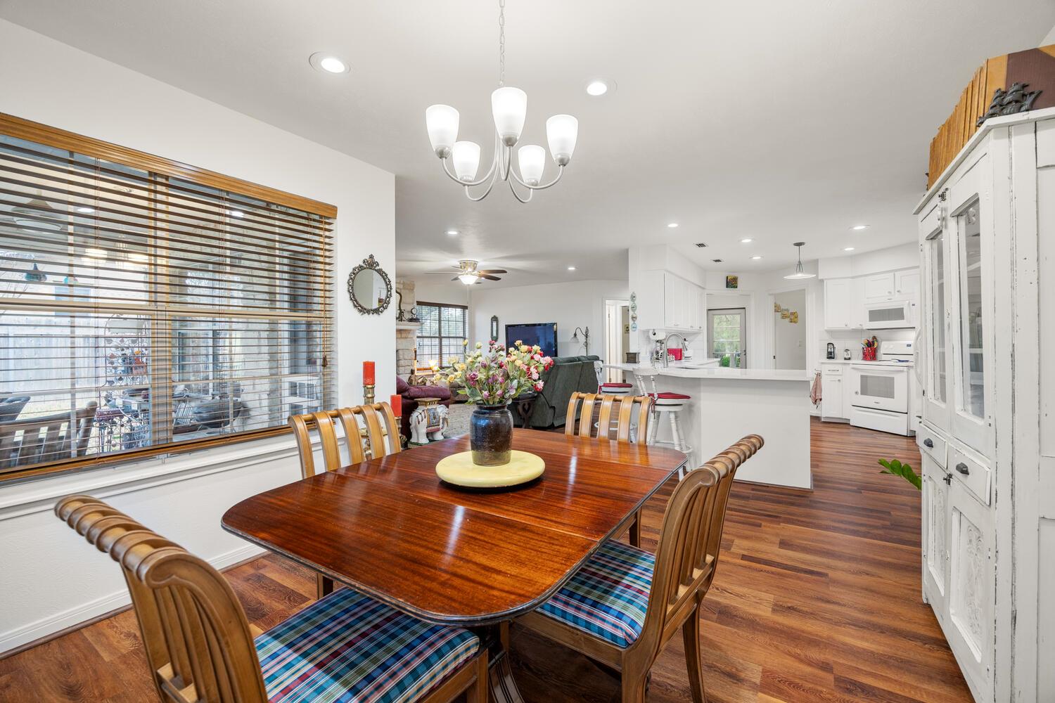 15 Palmer Ln, Wimberley, TX 78676