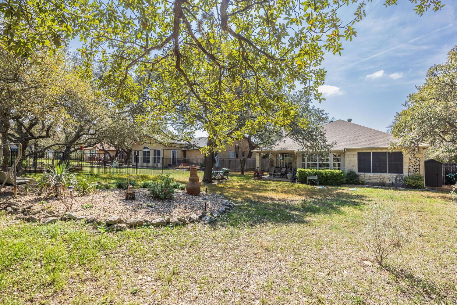 15 Palmer Ln, Wimberley, TX 78676