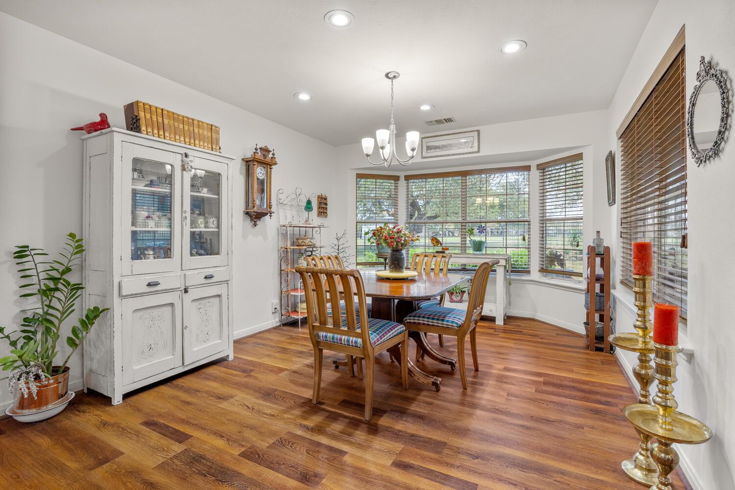 15 Palmer Ln, Wimberley, TX 78676