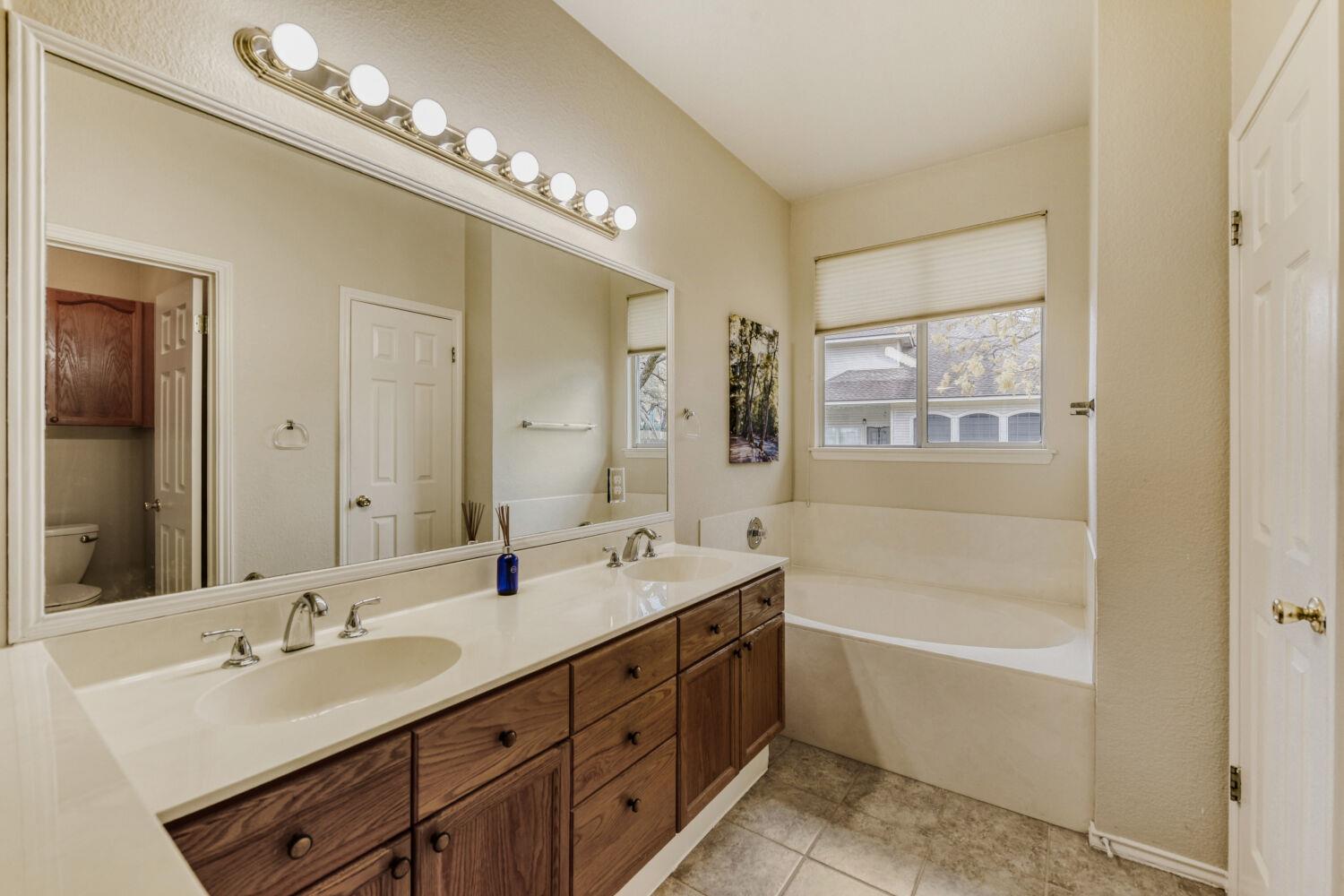 8813 Colberg Dr, Austin, TX 78749