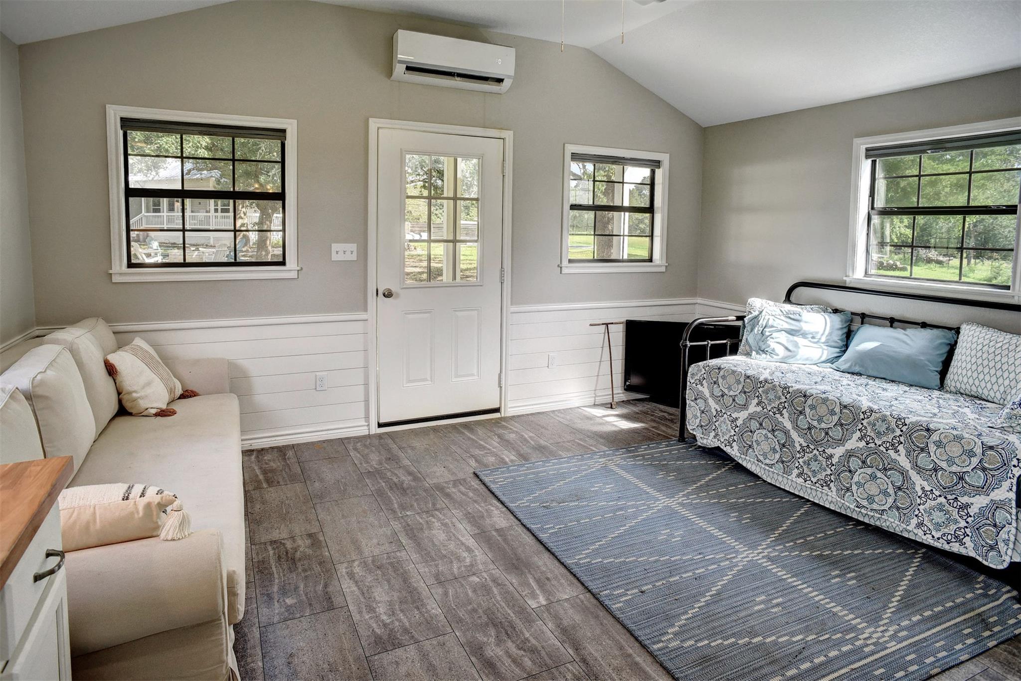 141 Grassyville Rd, Paige, TX 78659