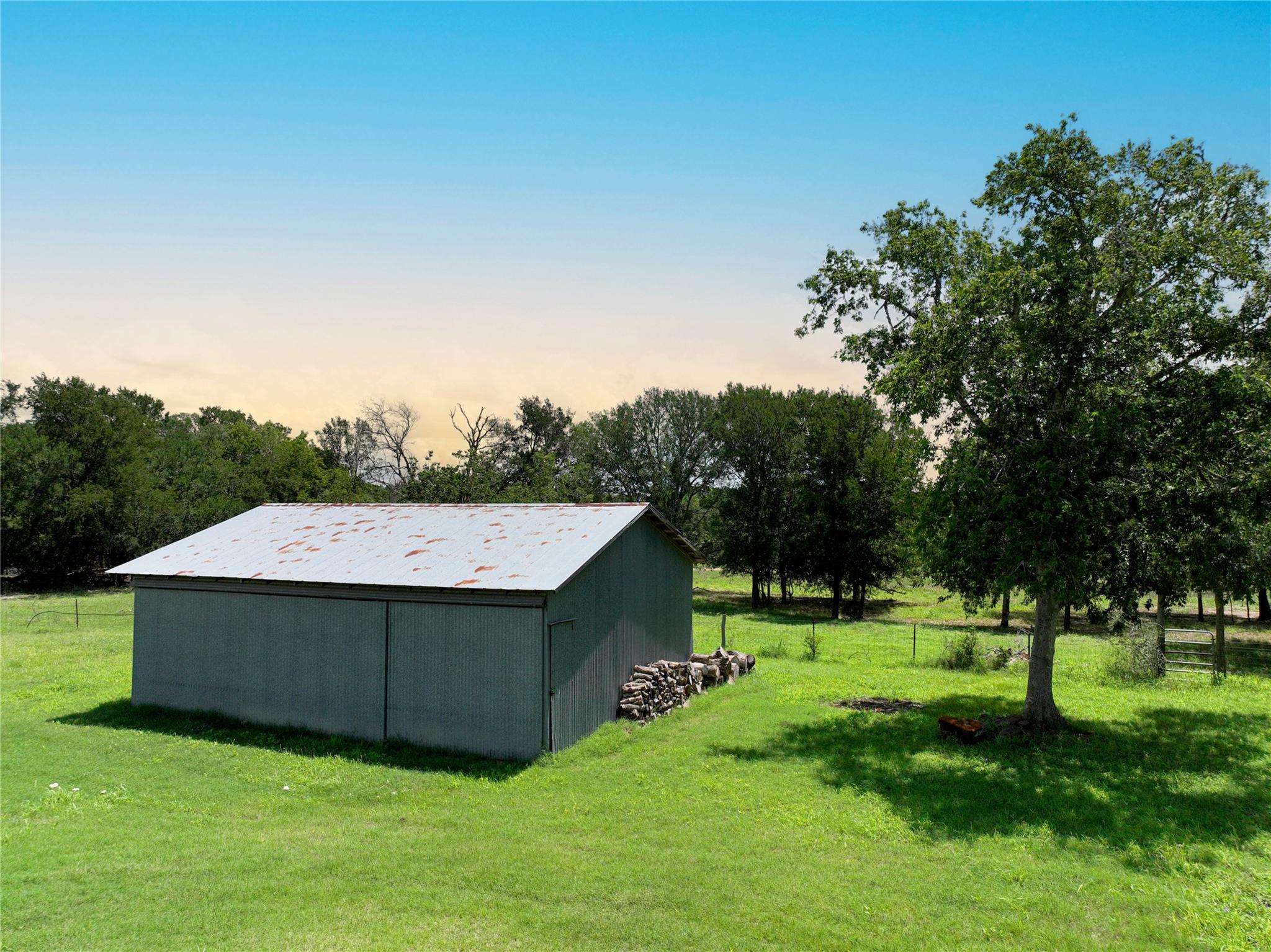 141 Grassyville Rd, Paige, TX 78659