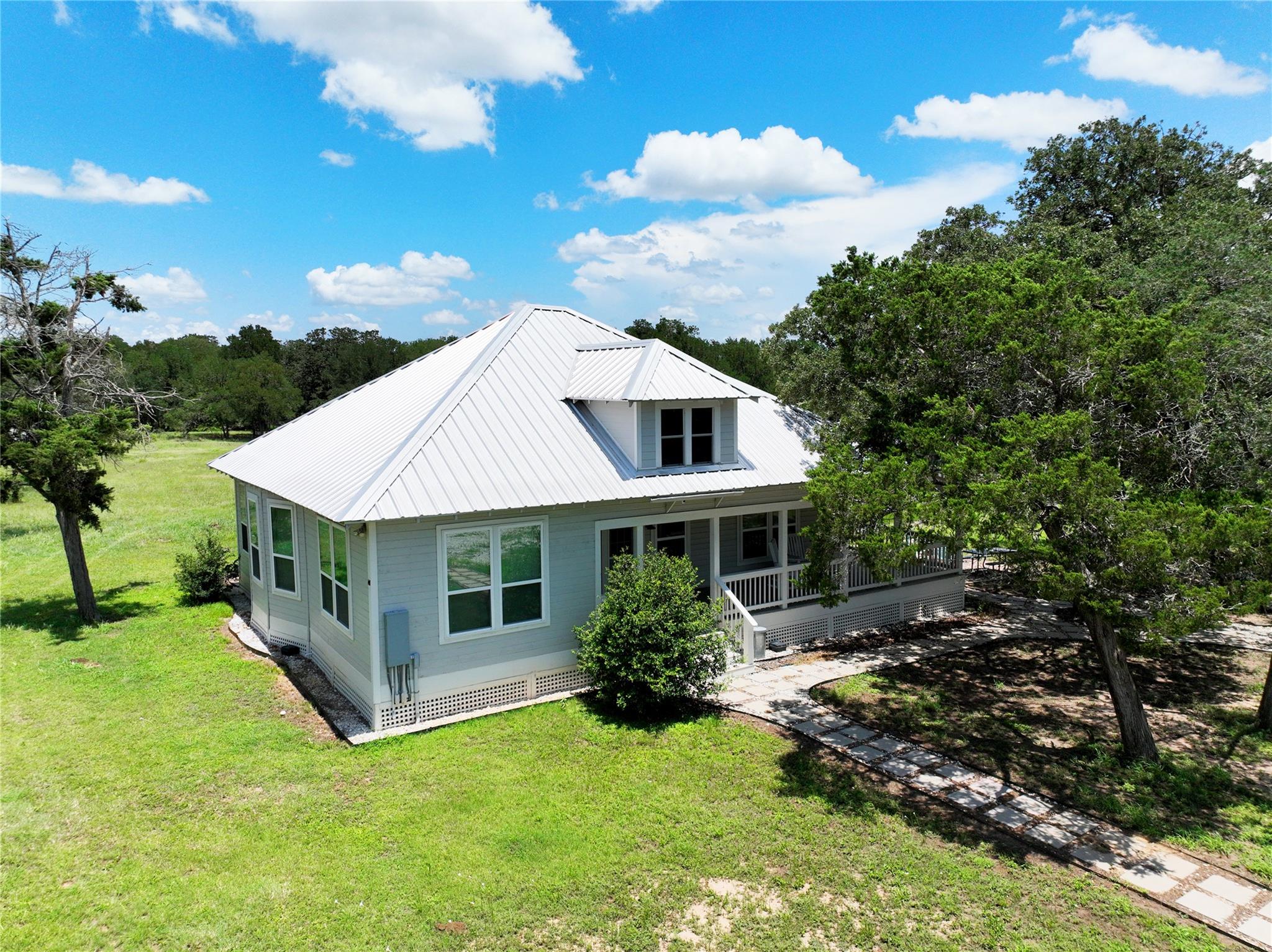 141 Grassyville Rd, Paige, TX 78659