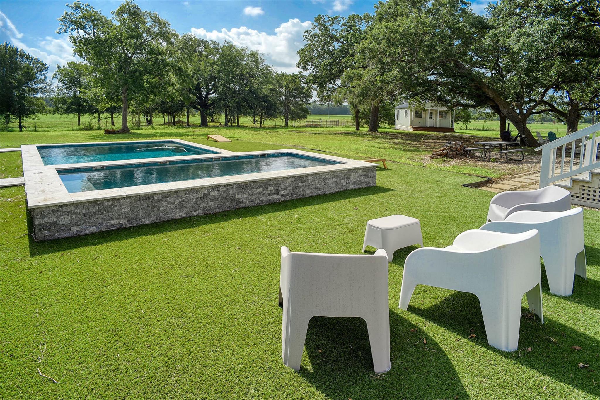 141 Grassyville Rd, Paige, TX 78659