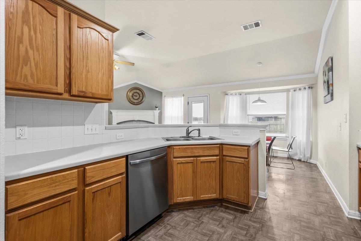 281 Leonardo St, Kyle, TX 78640