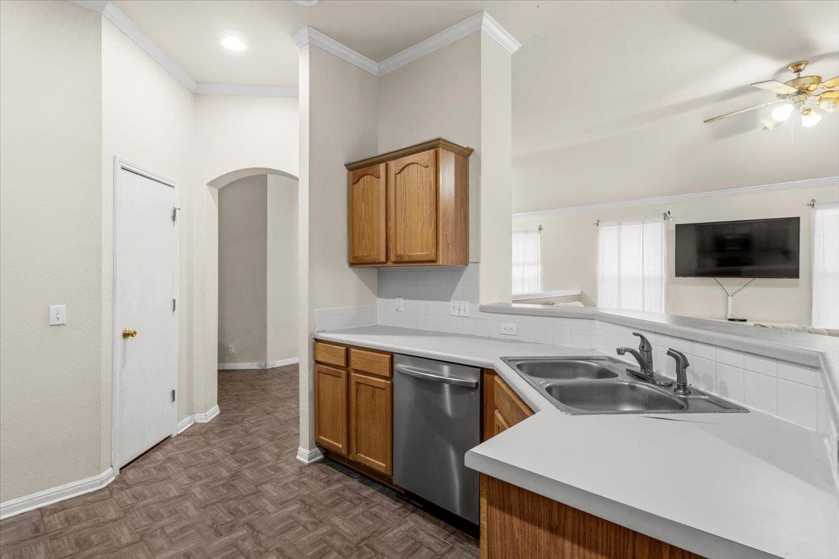 281 Leonardo St, Kyle, TX 78640