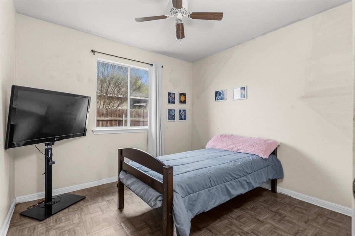 281 Leonardo St, Kyle, TX 78640