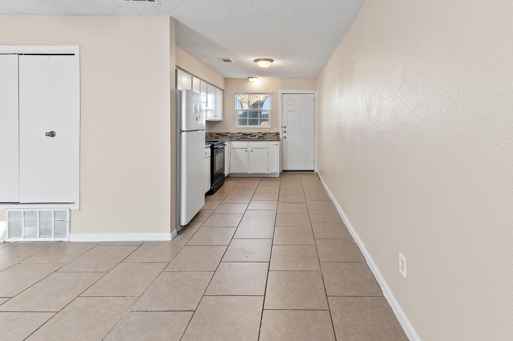 410 Thorndale # A, Taylor, TX 76574