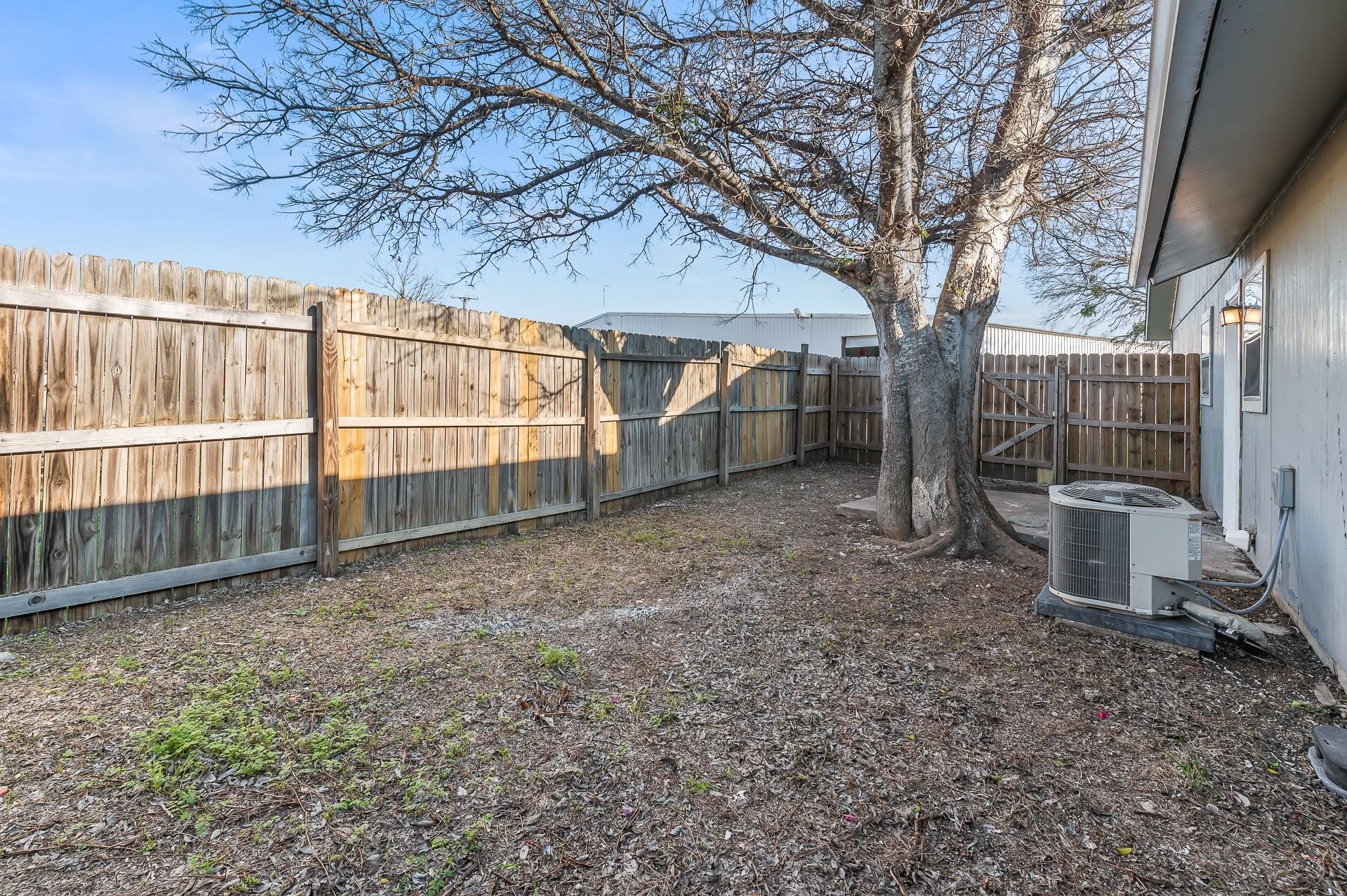 410 Thorndale # A, Taylor, TX 76574