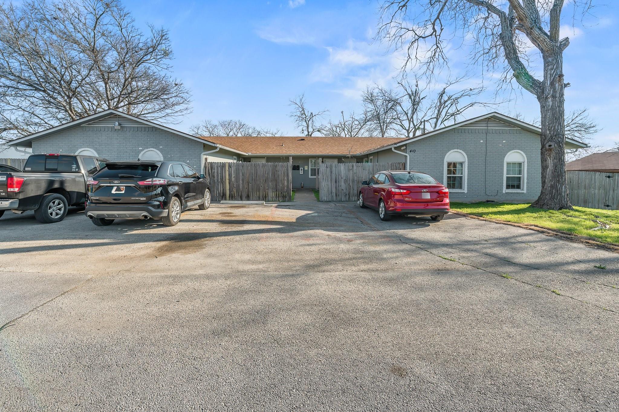 410 Thorndale # A, Taylor, TX 76574