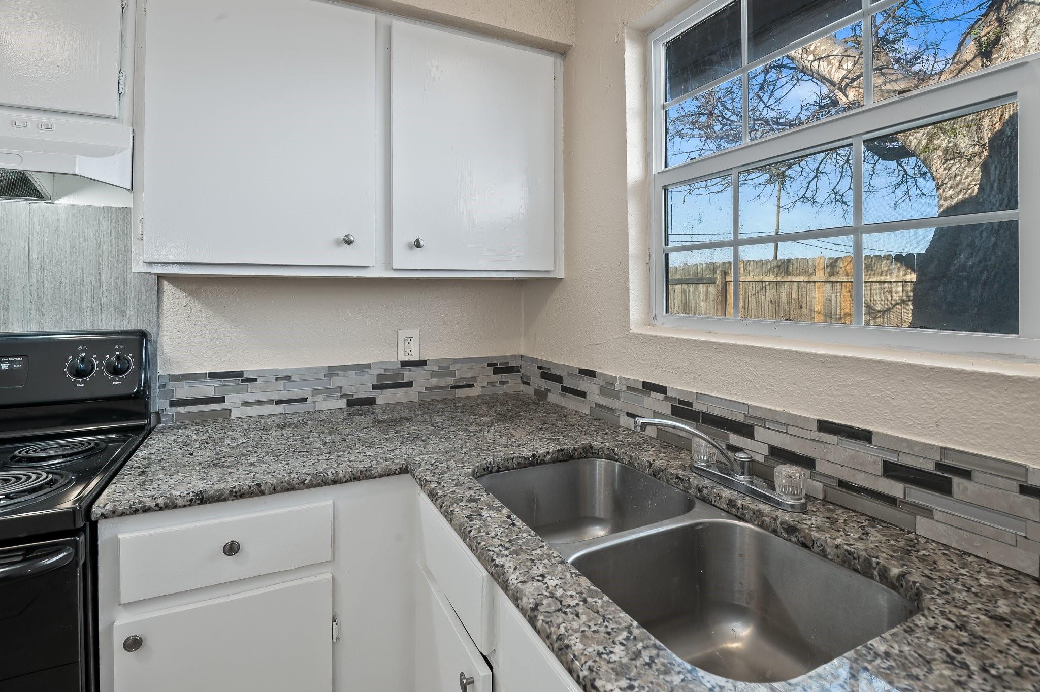 410 Thorndale # A, Taylor, TX 76574