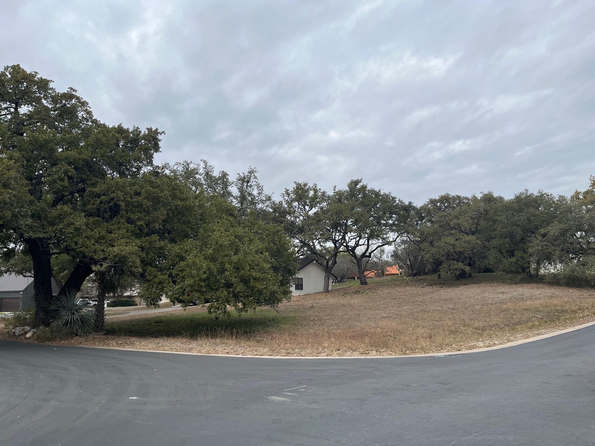 700 Red Sails Dr, Horseshoe Bay, TX 78657