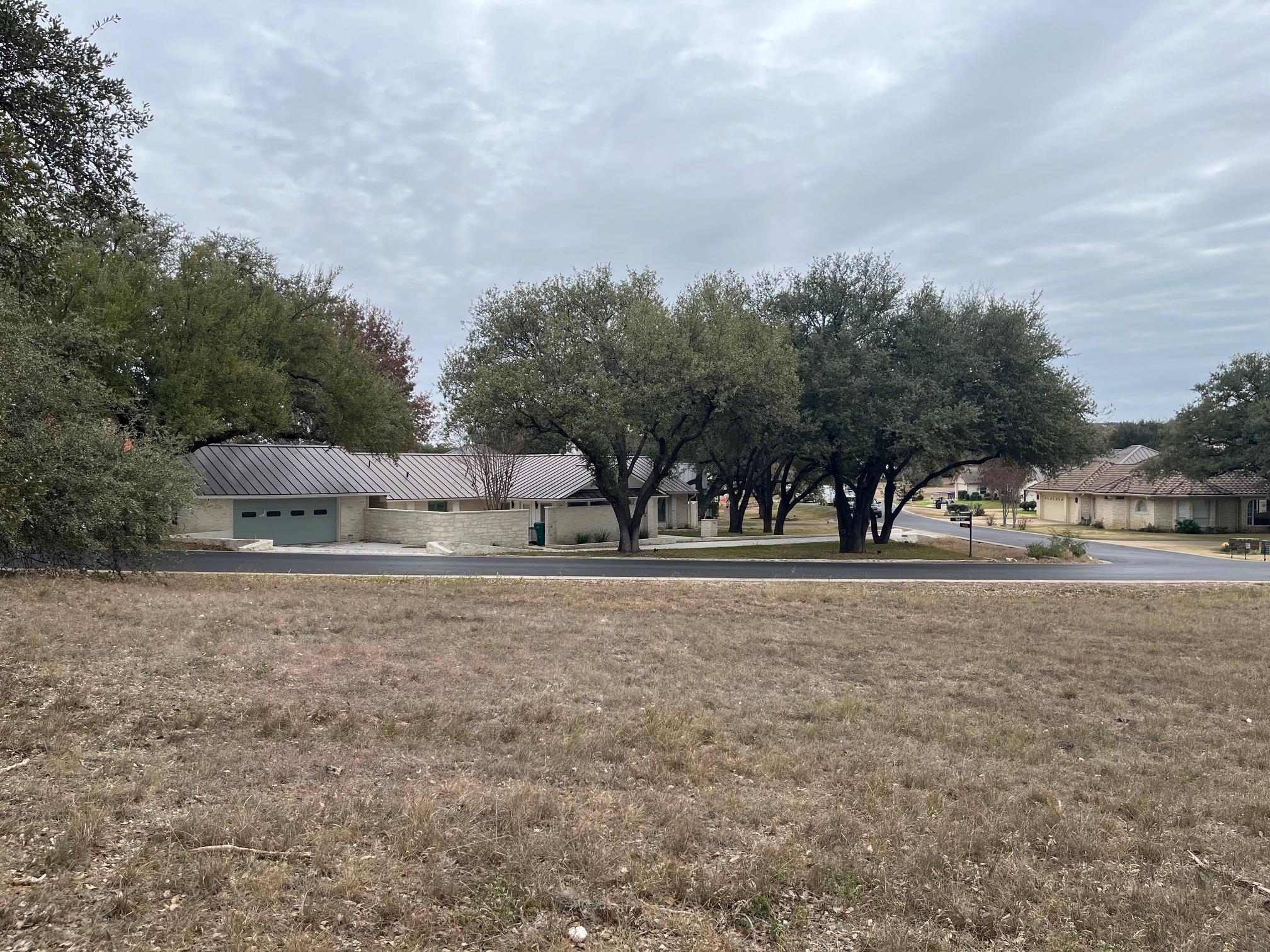 700 Red Sails Dr, Horseshoe Bay, TX 78657