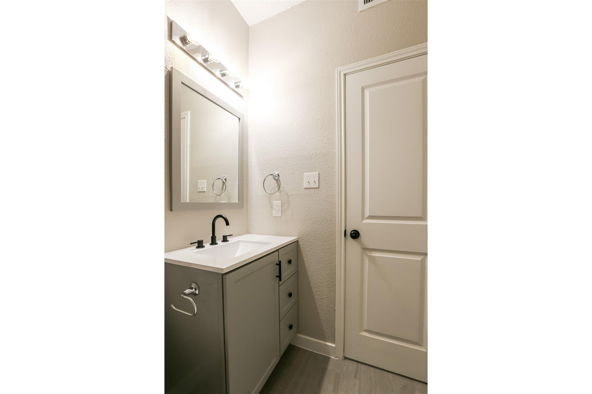 203 E 31st St # 104, Austin, TX 78705