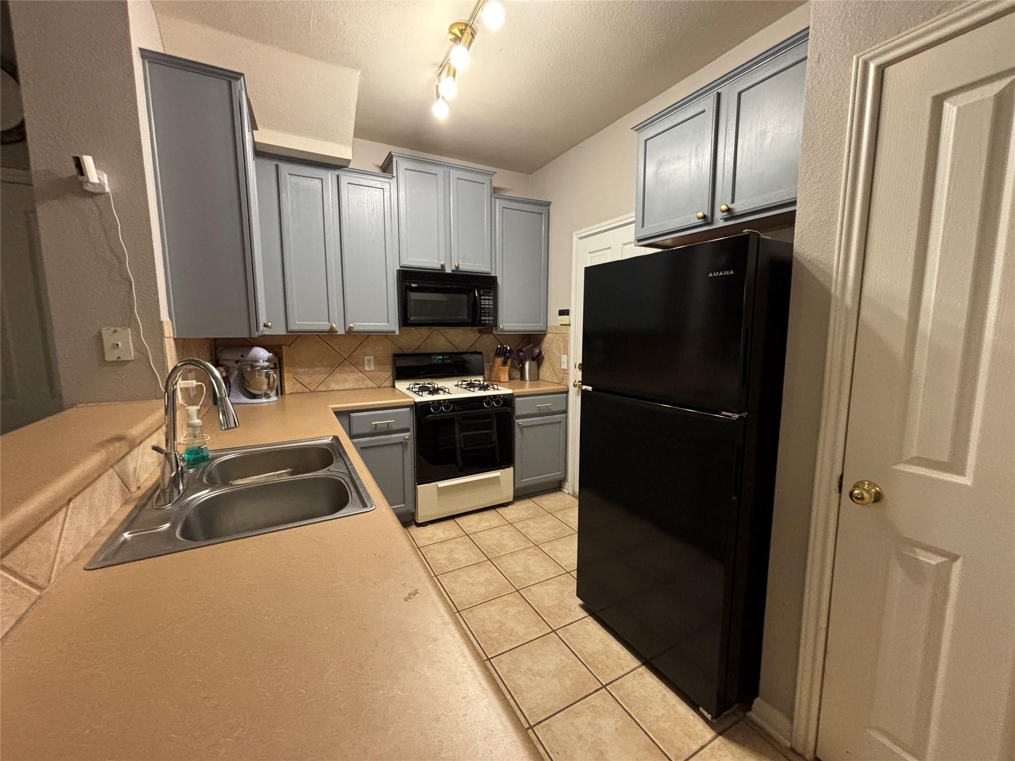 8518 W Cahill Dr # 29, Austin, TX 78729