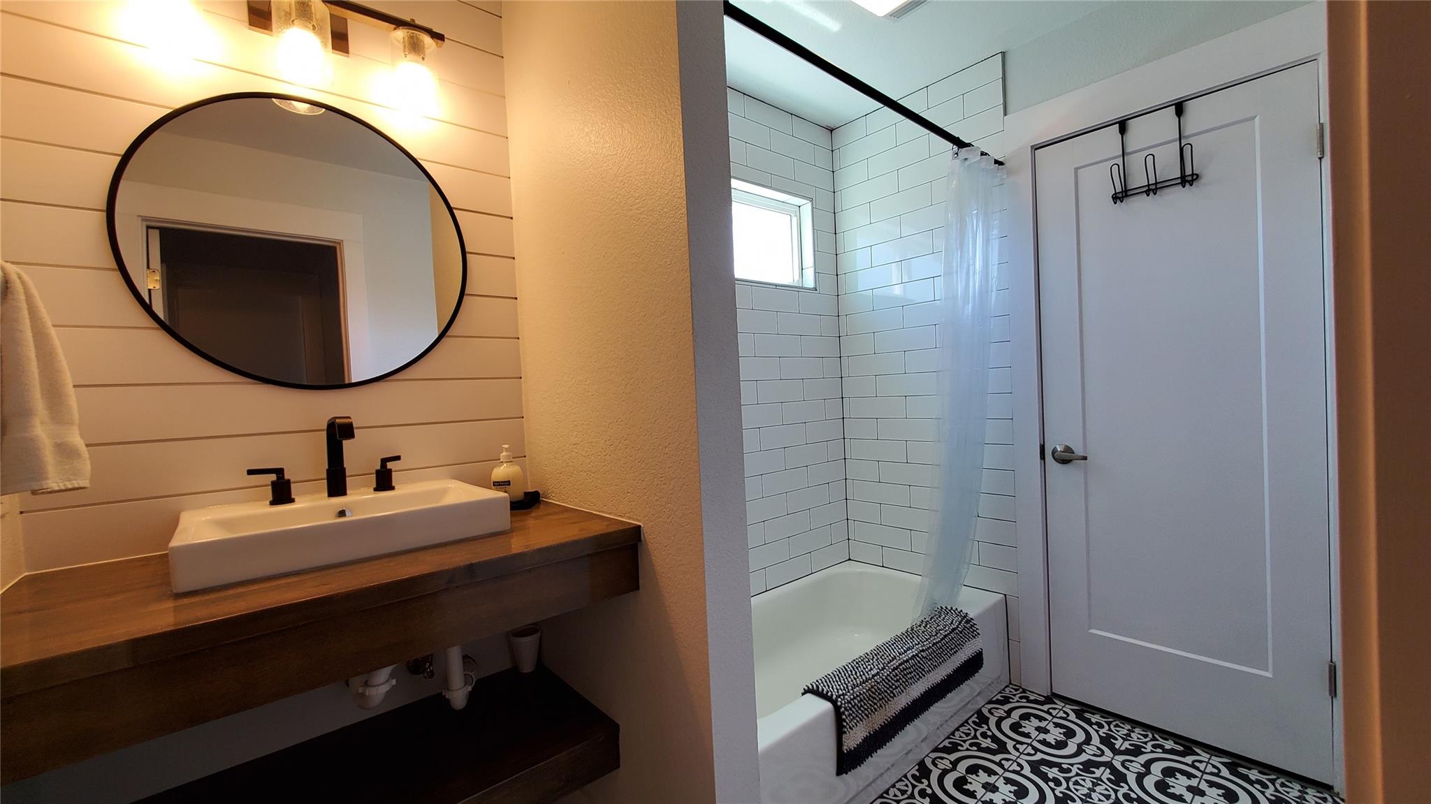 10201 Sandy Beach Rd, Dripping Springs, TX 78620