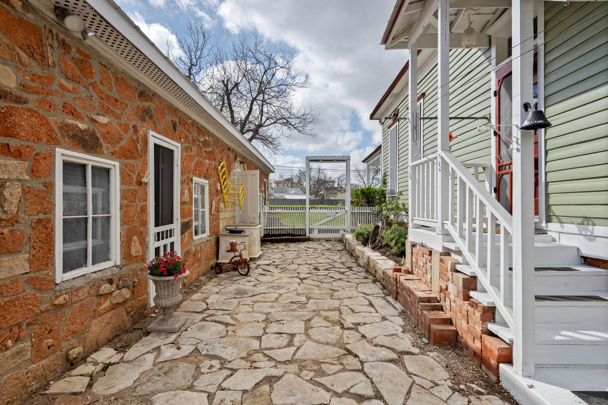 603 E 7th St, Georgetown, TX 78626