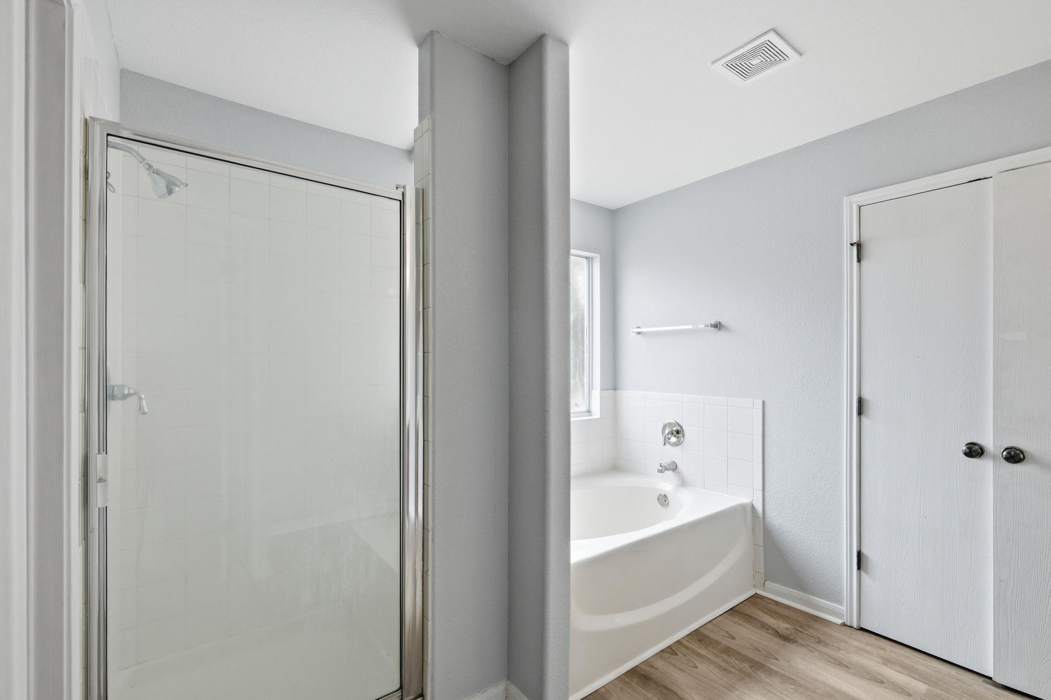 1102 Briscoe Cv, Hutto, TX 78634