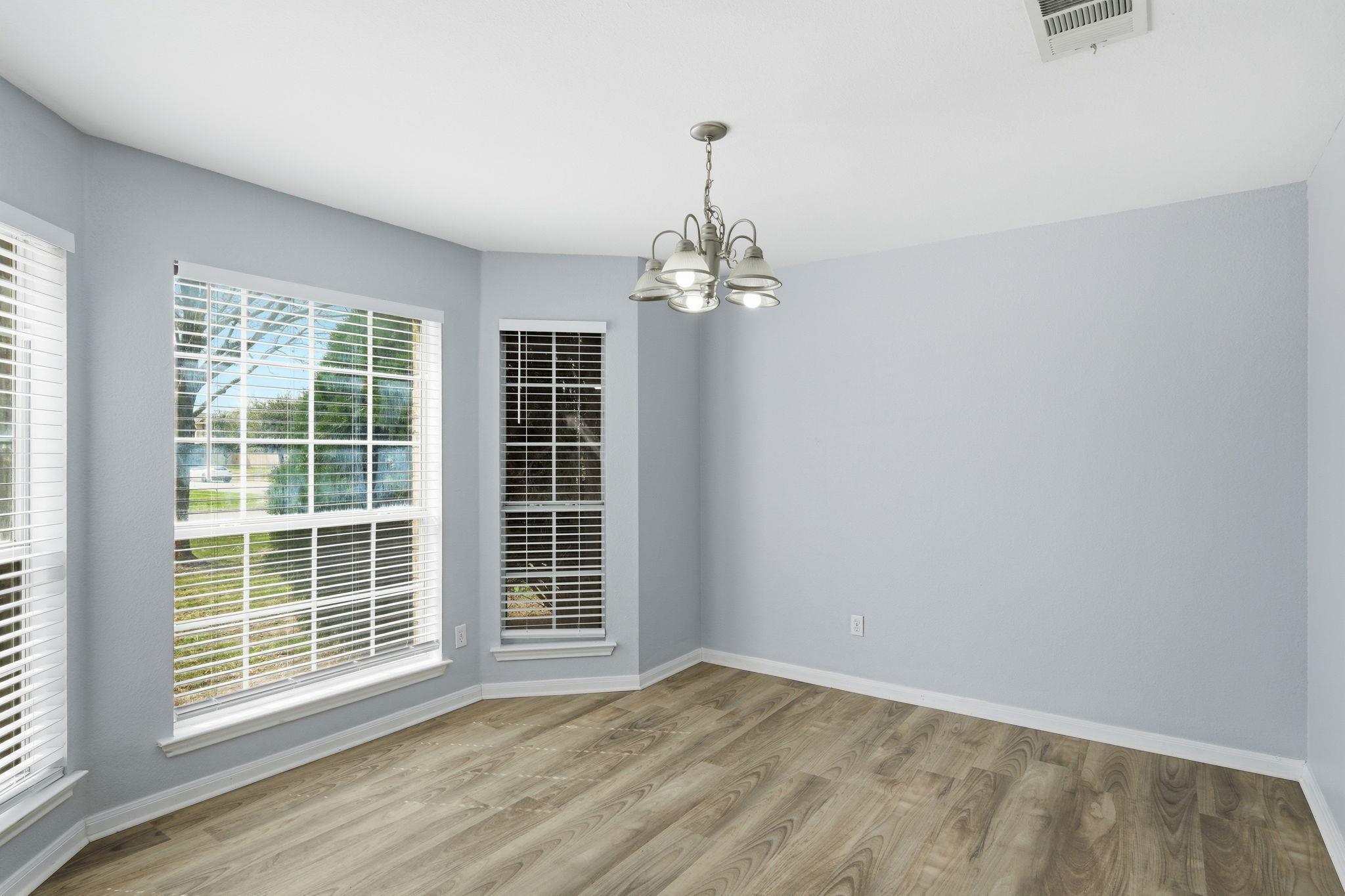 1102 Briscoe Cv, Hutto, TX 78634