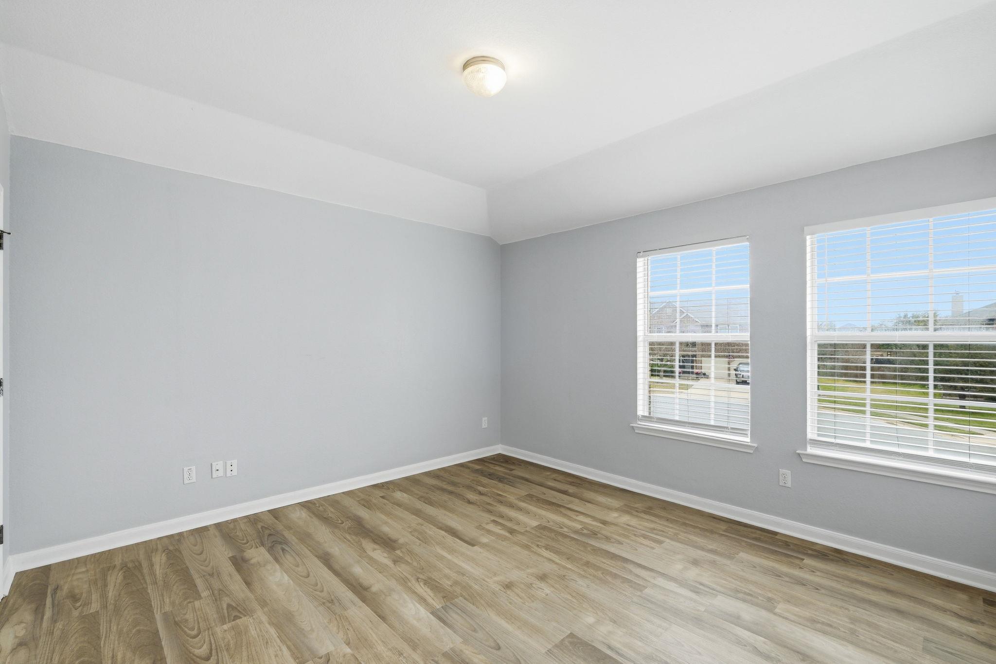 1102 Briscoe Cv, Hutto, TX 78634