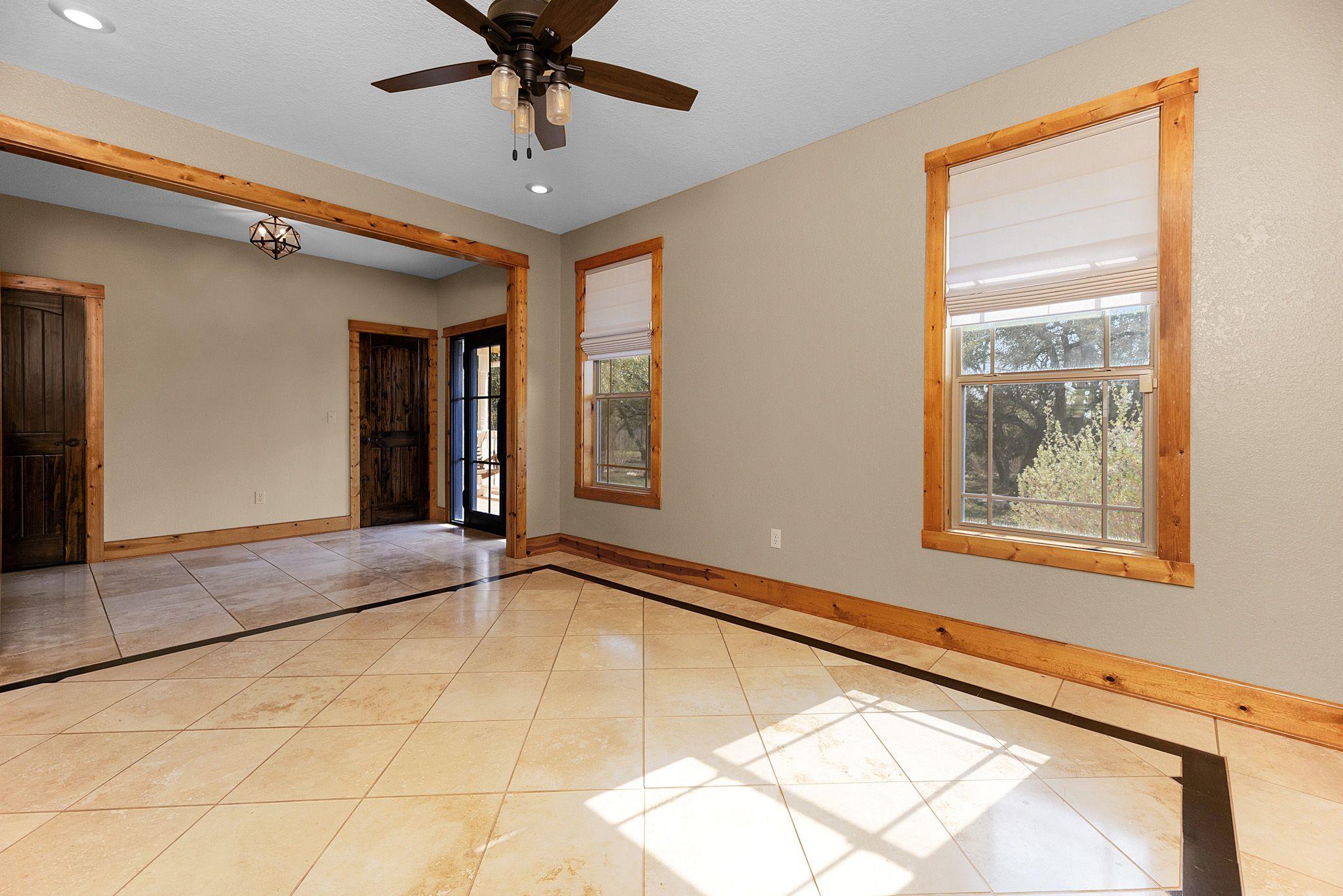 967 FALCONWOOD Dr, San Marcos, TX 78666