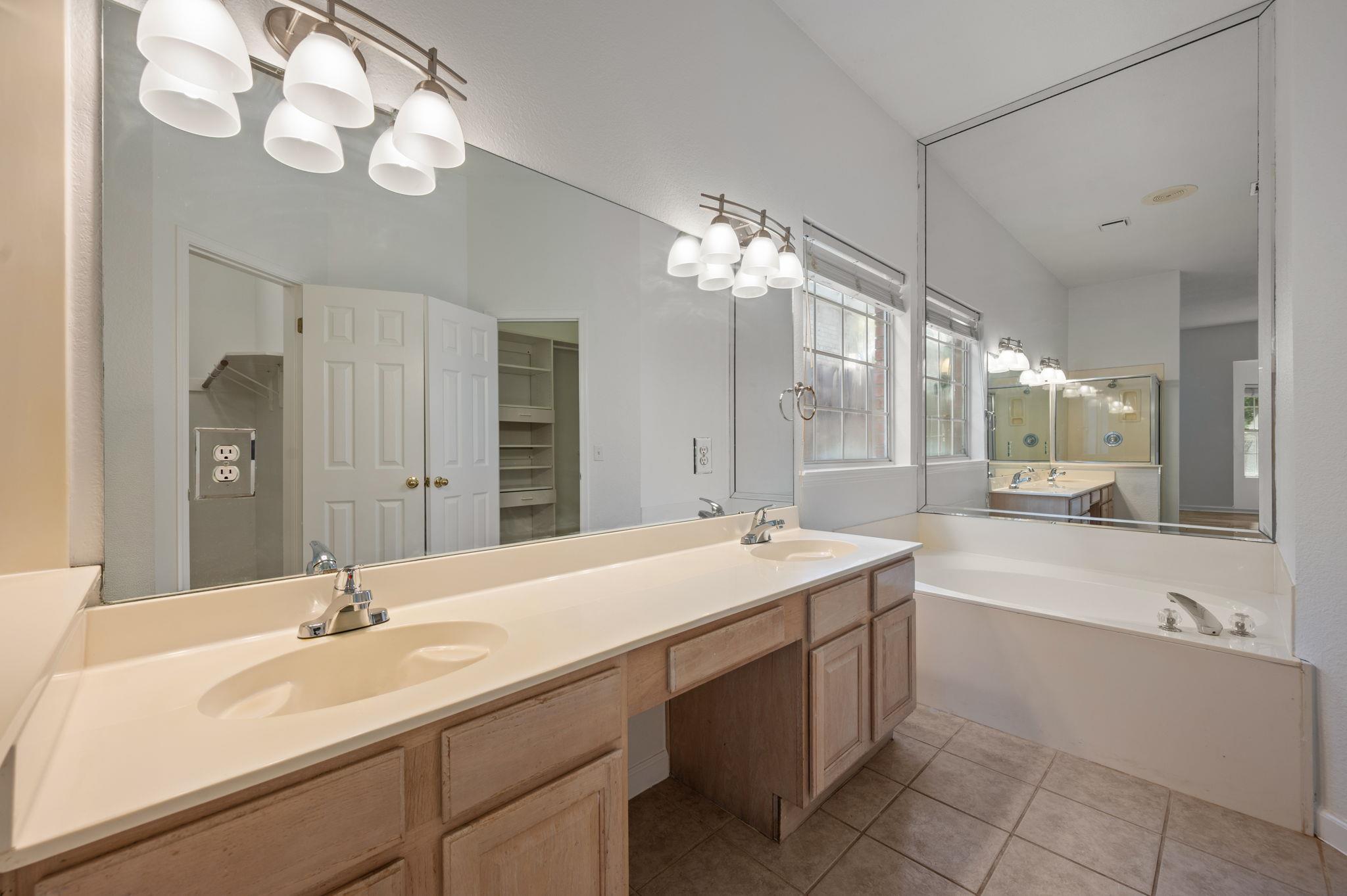 10831 Redmond Rd, Austin, TX 78739