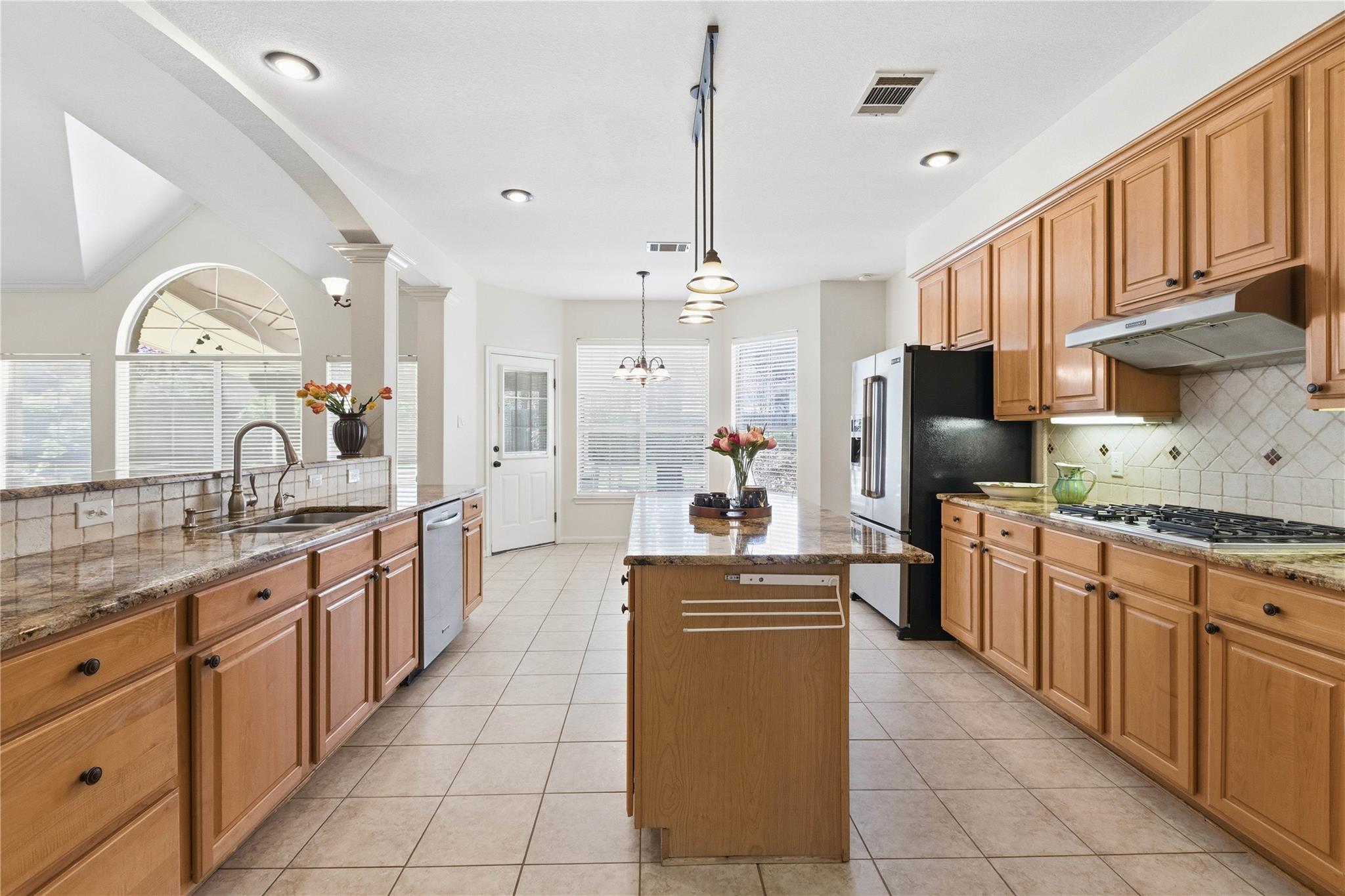 8710 SEA ASH Cir, Round Rock, TX 78681