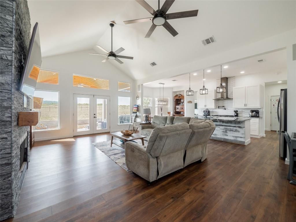 105 Mesa Grande Ct, Marble Falls, TX 78654