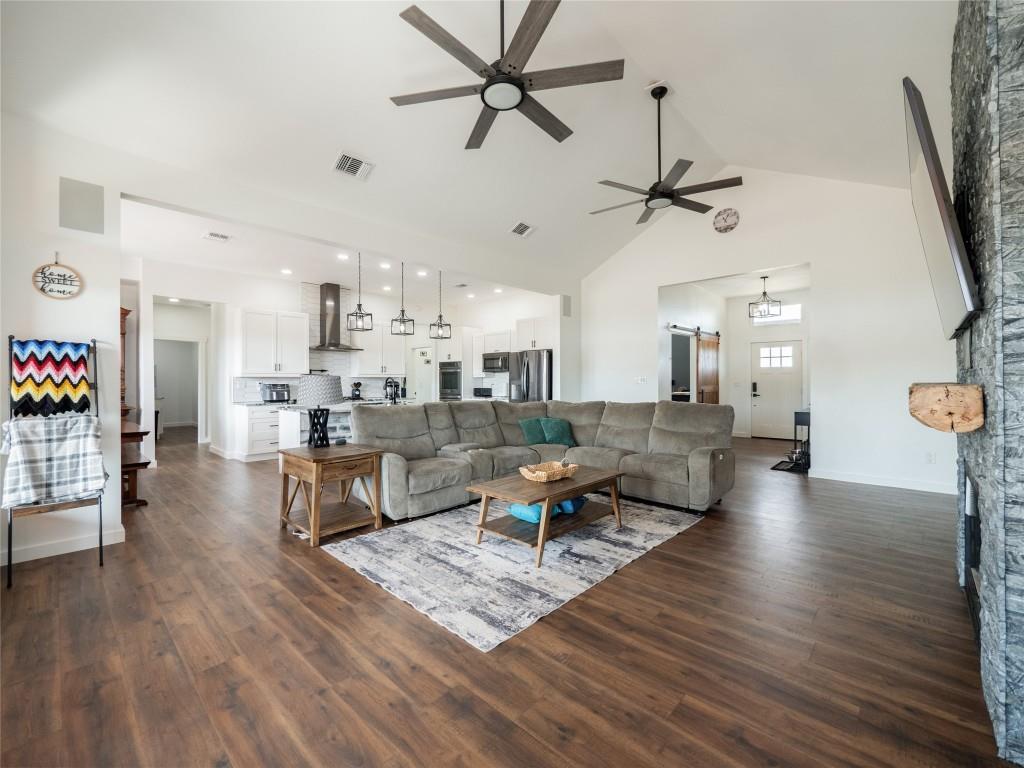 105 Mesa Grande Ct, Marble Falls, TX 78654