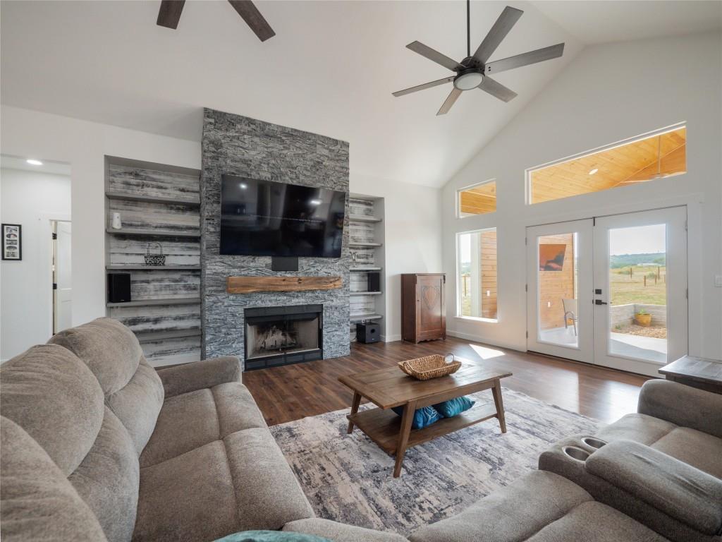 105 Mesa Grande Ct, Marble Falls, TX 78654