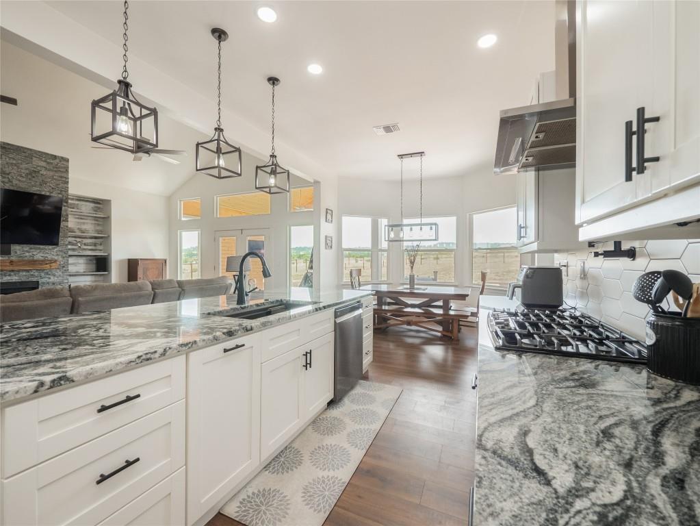 105 Mesa Grande Ct, Marble Falls, TX 78654