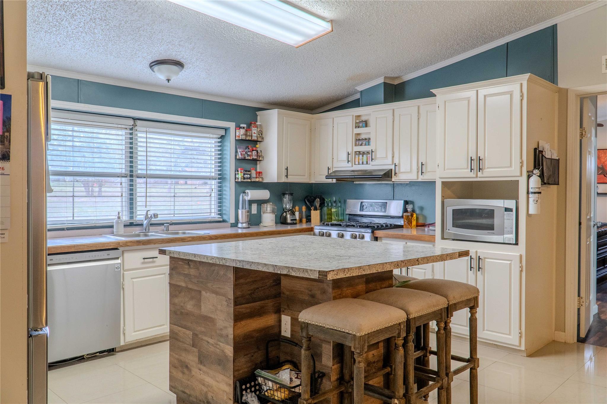 7519 Silvermine Rd, Harwood, TX 78632