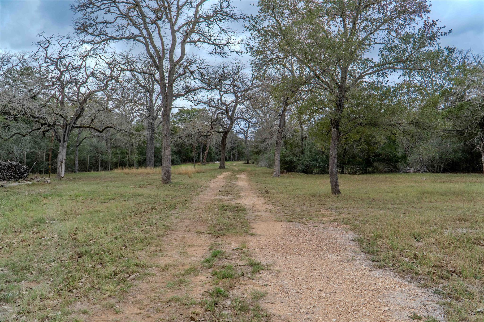 7519 Silvermine Rd, Harwood, TX 78632