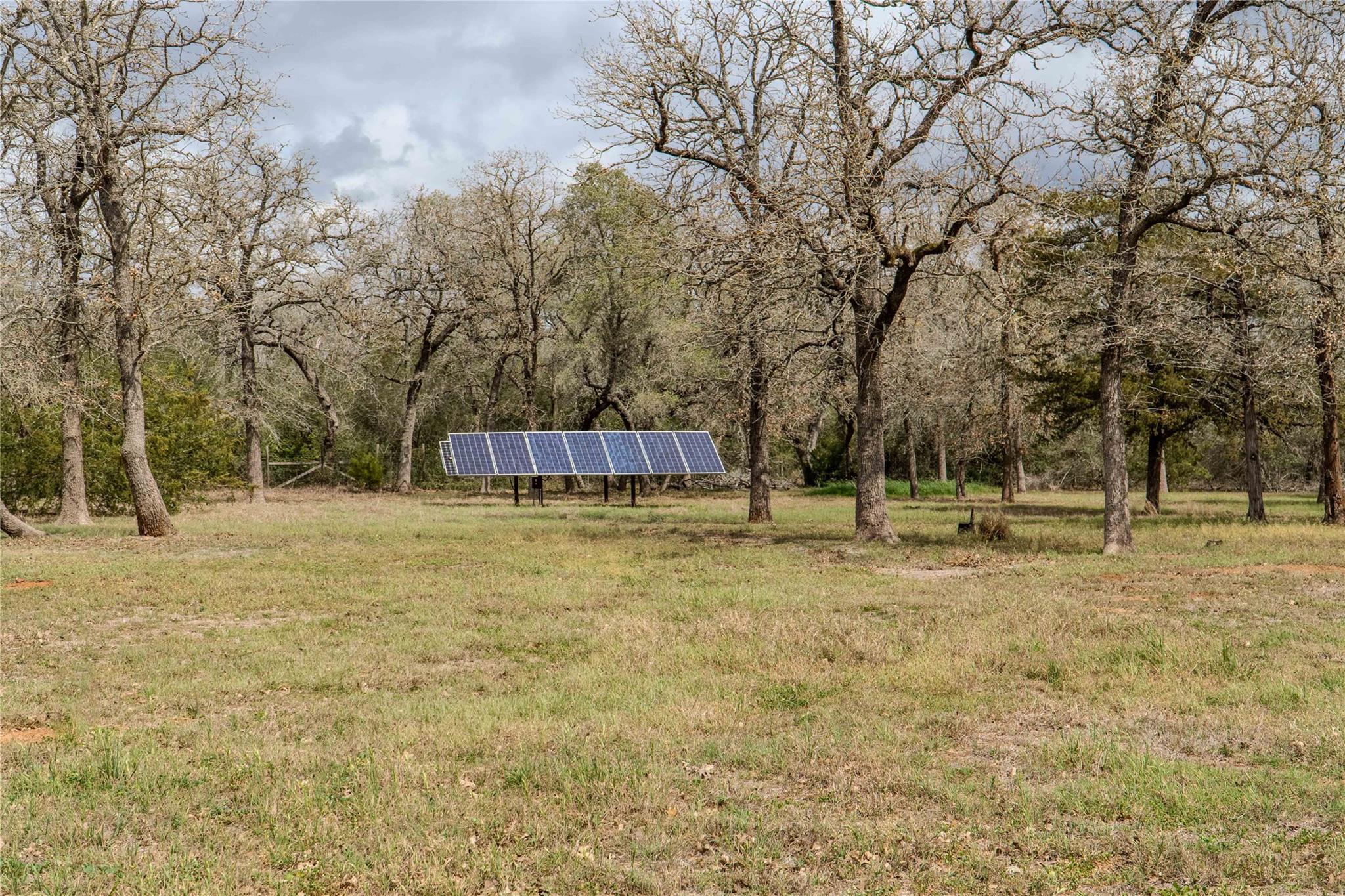 7519 Silvermine Rd, Harwood, TX 78632