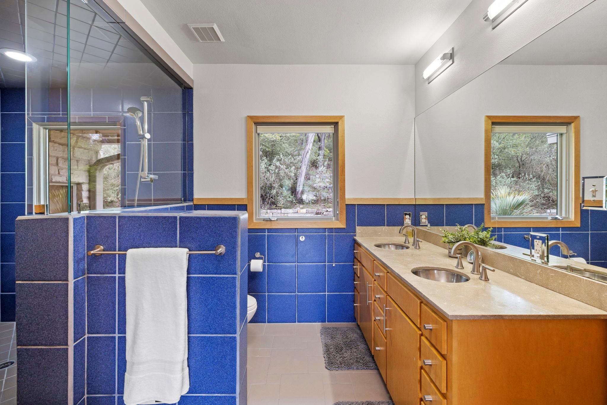 701 Yaupon Valley Rd, West Lake Hills, TX 78746