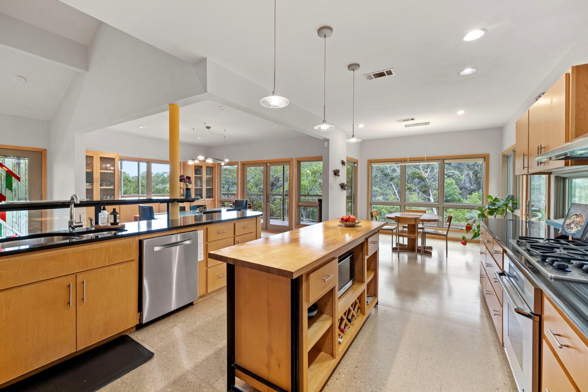 701 Yaupon Valley Rd, West Lake Hills, TX 78746