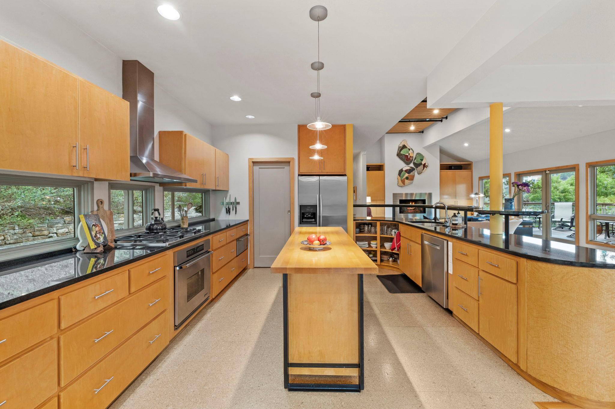 701 Yaupon Valley Rd, West Lake Hills, TX 78746