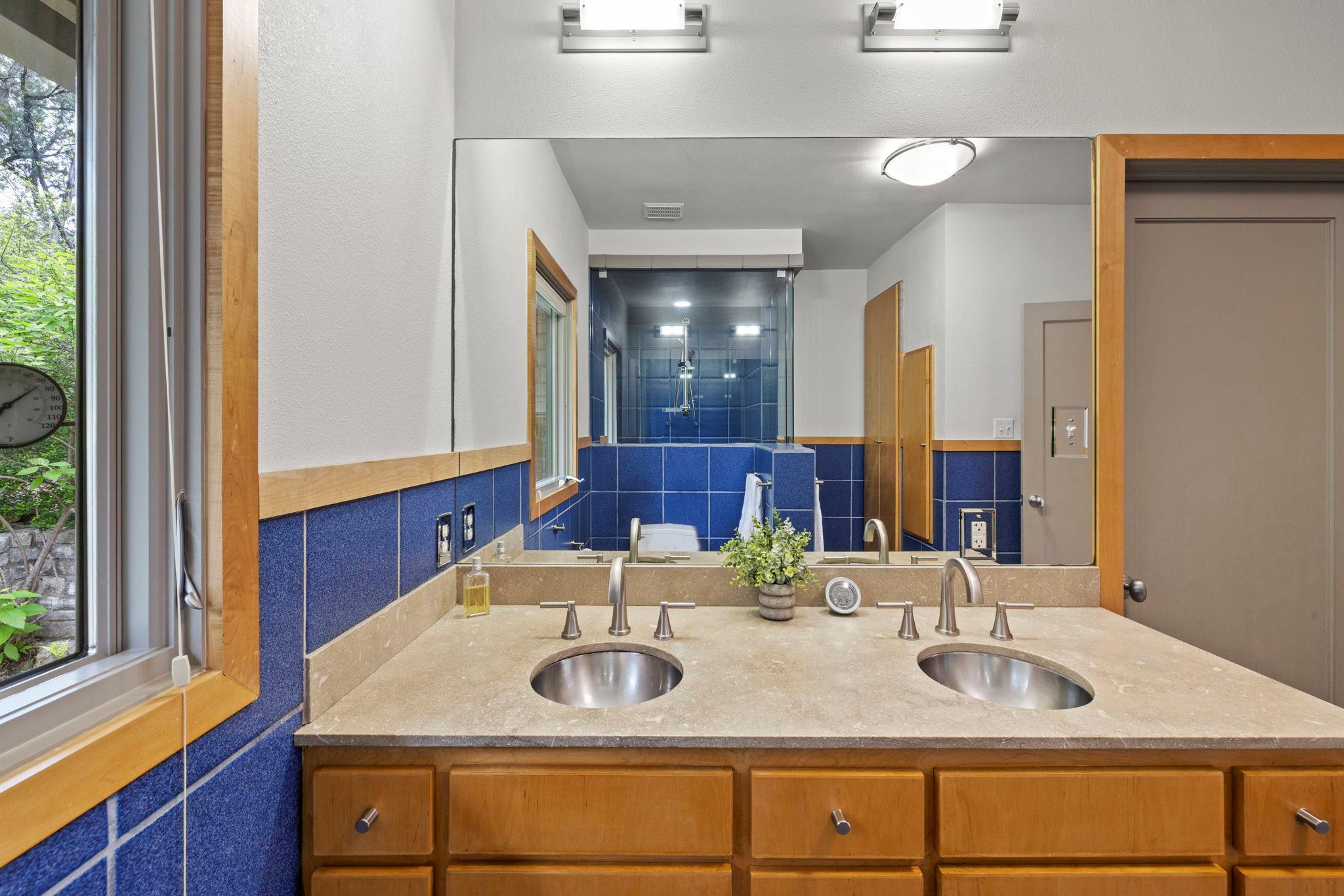 701 Yaupon Valley Rd, West Lake Hills, TX 78746