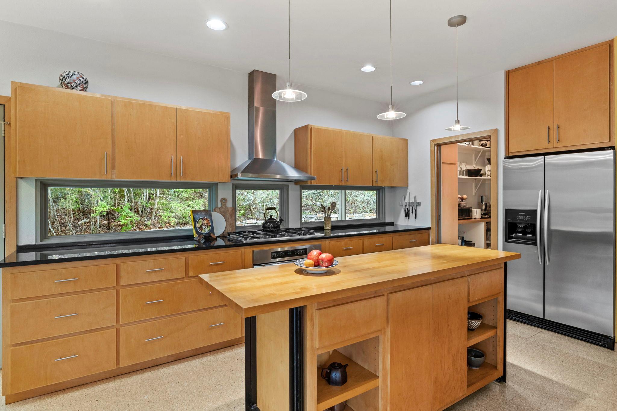 701 Yaupon Valley Rd, West Lake Hills, TX 78746