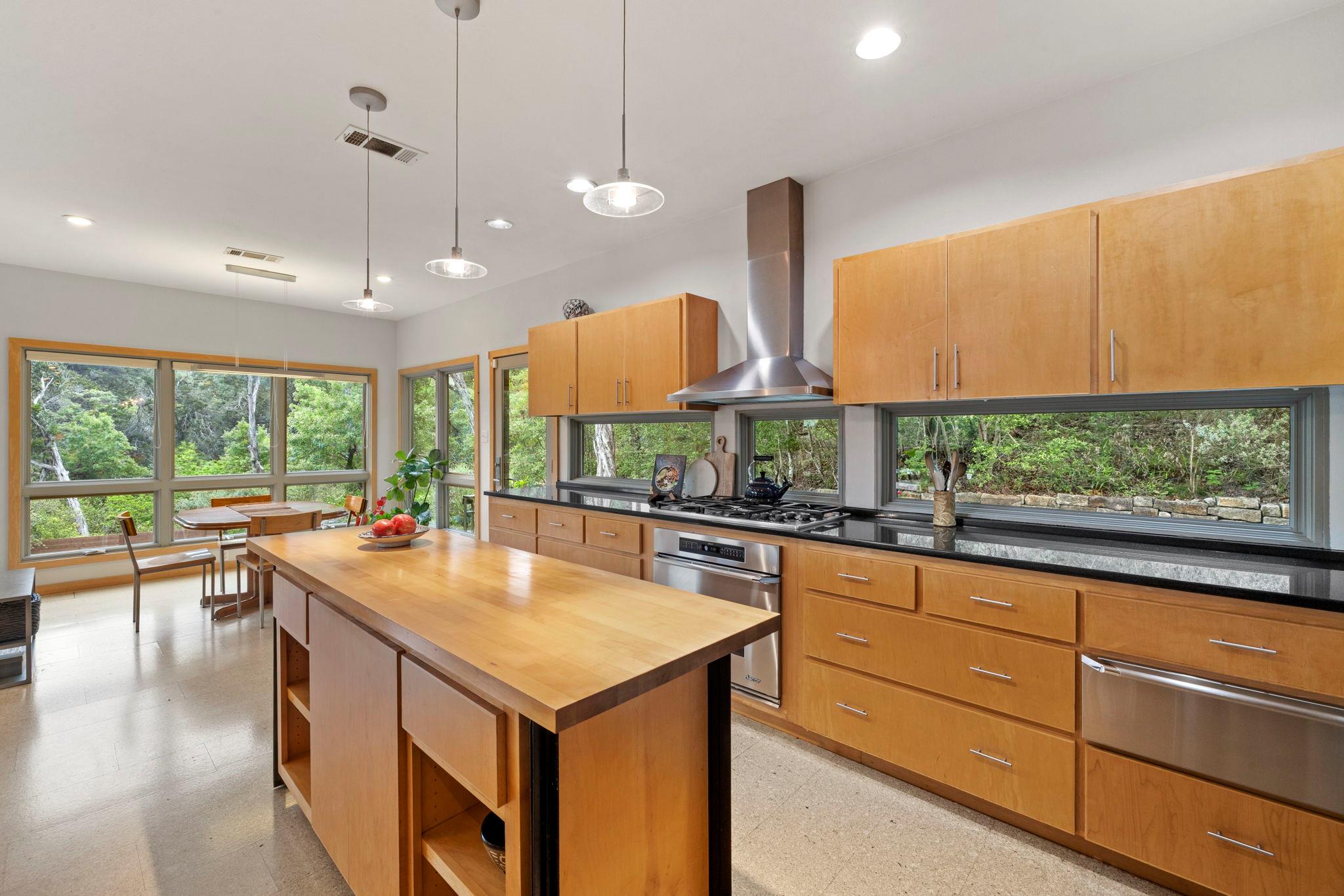 701 Yaupon Valley Rd, West Lake Hills, TX 78746