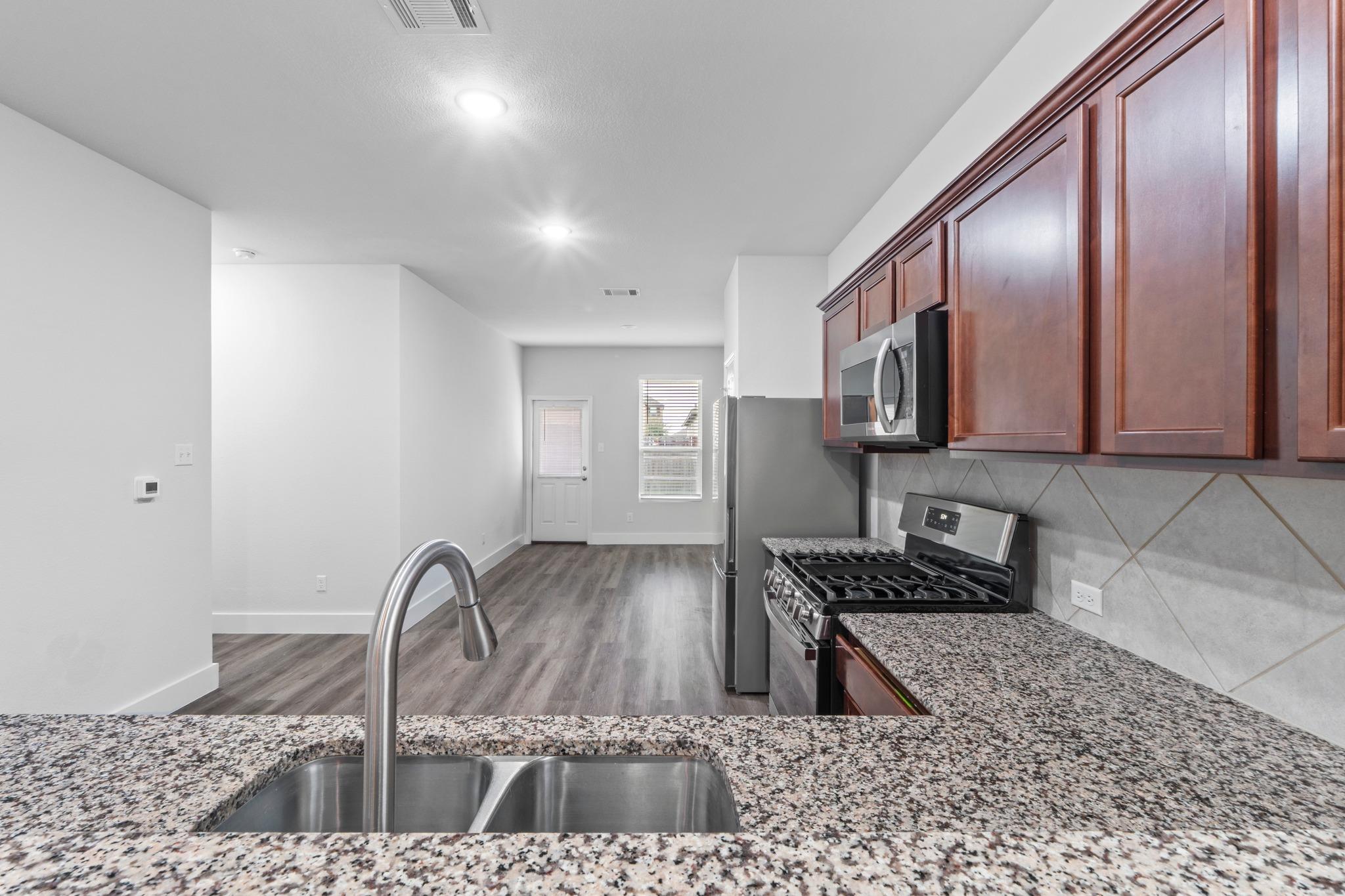 175 Eves Necklace Dr, Buda, TX 78610