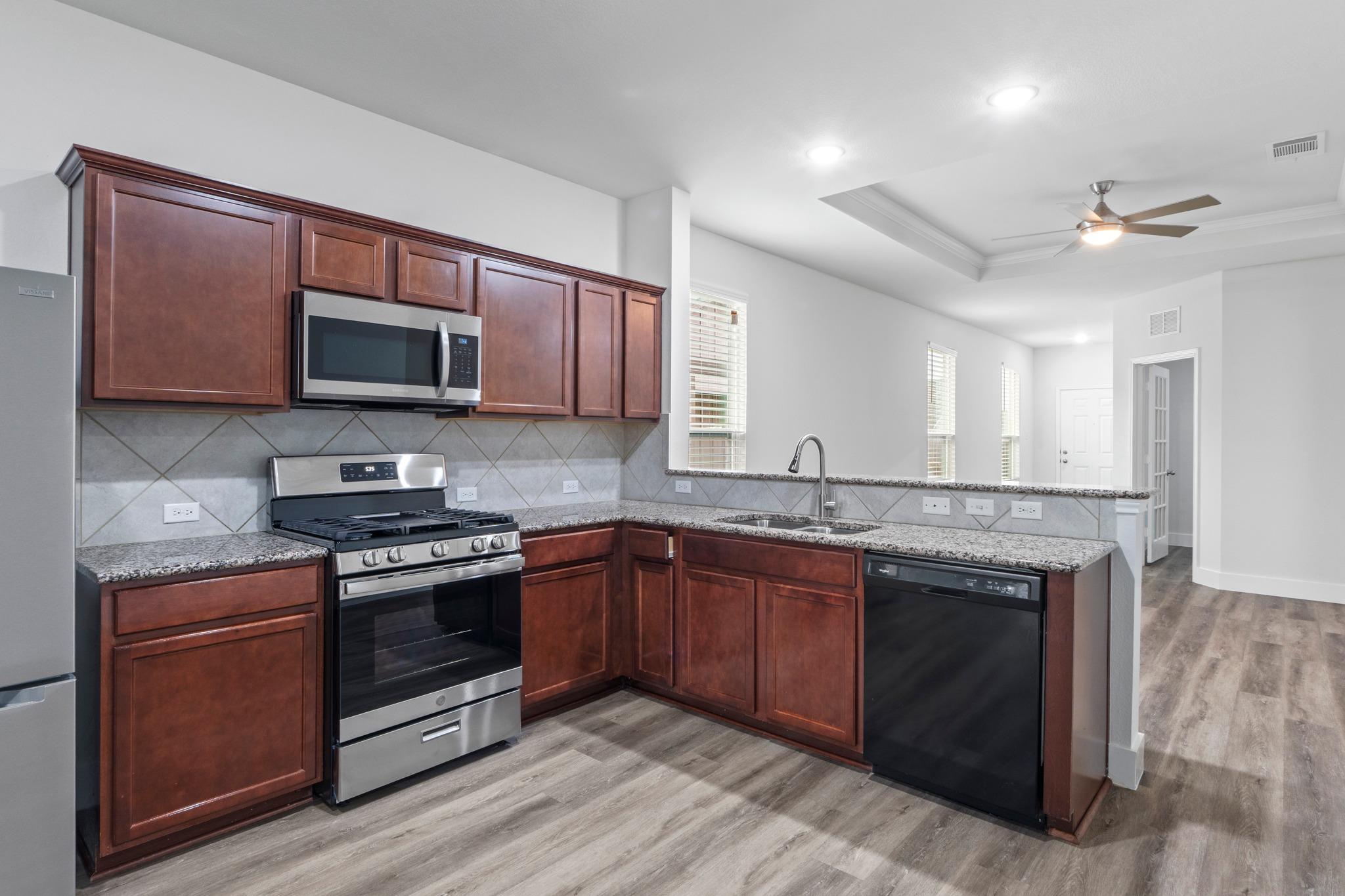 175 Eves Necklace Dr, Buda, TX 78610