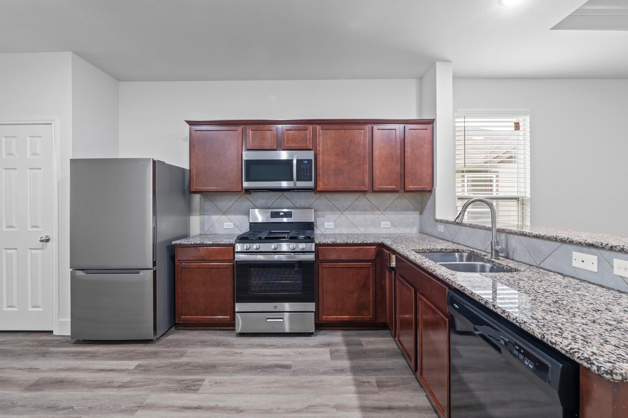 175 Eves Necklace Dr, Buda, TX 78610