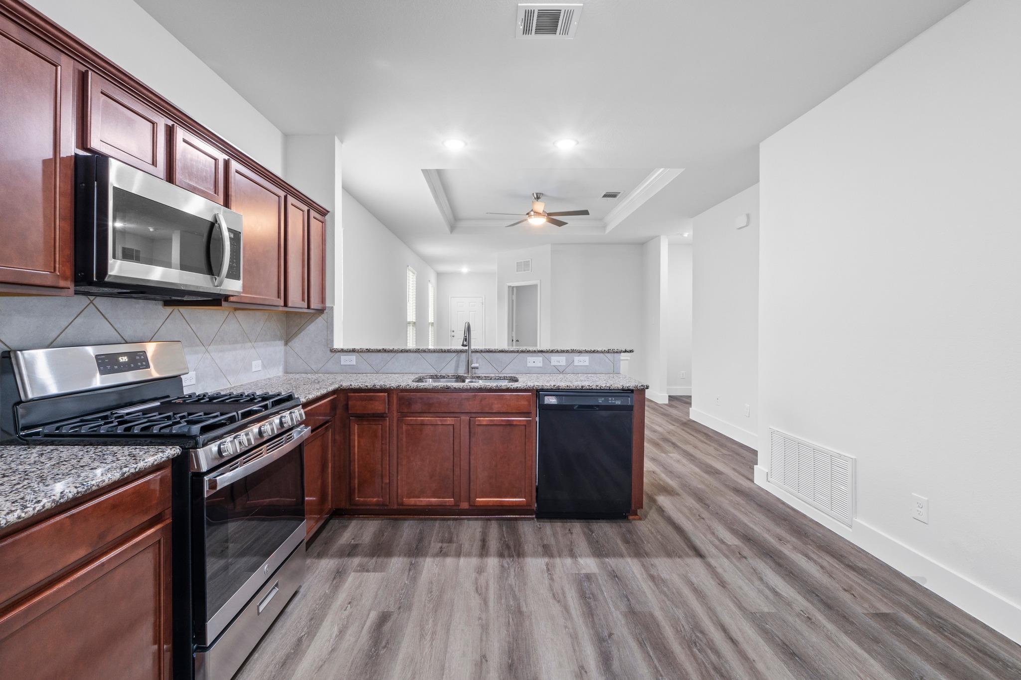 175 Eves Necklace Dr, Buda, TX 78610