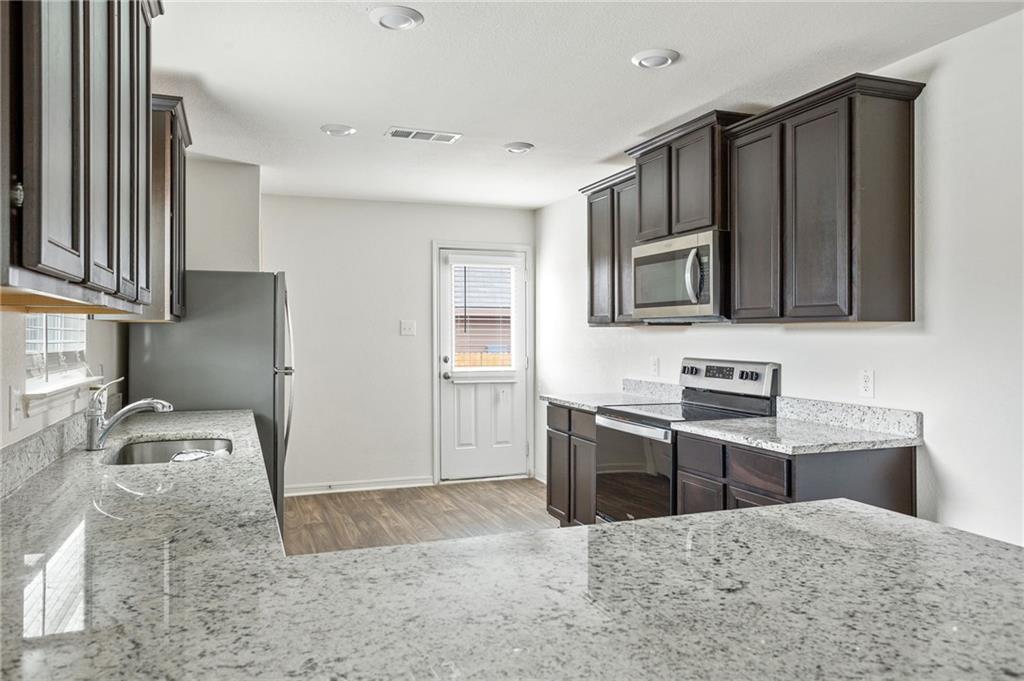 201 Crescent Park dr, Jarrell, TX 76537