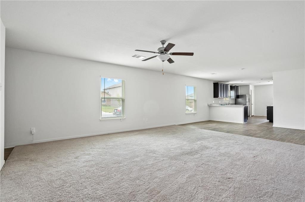 201 Crescent Park dr, Jarrell, TX 76537