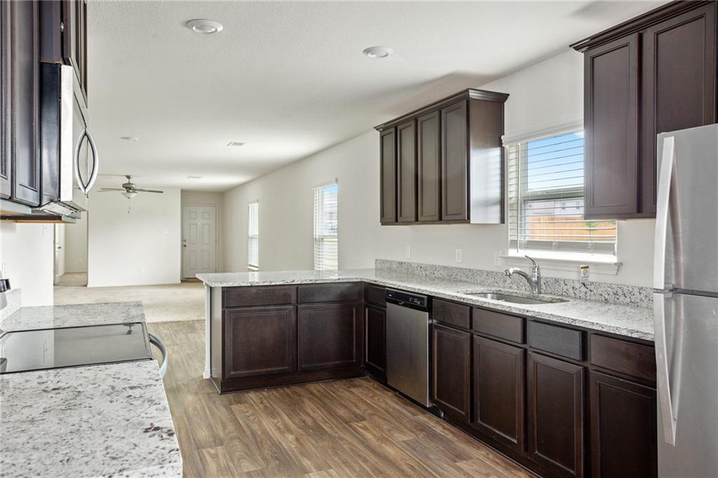 201 Crescent Park dr, Jarrell, TX 76537